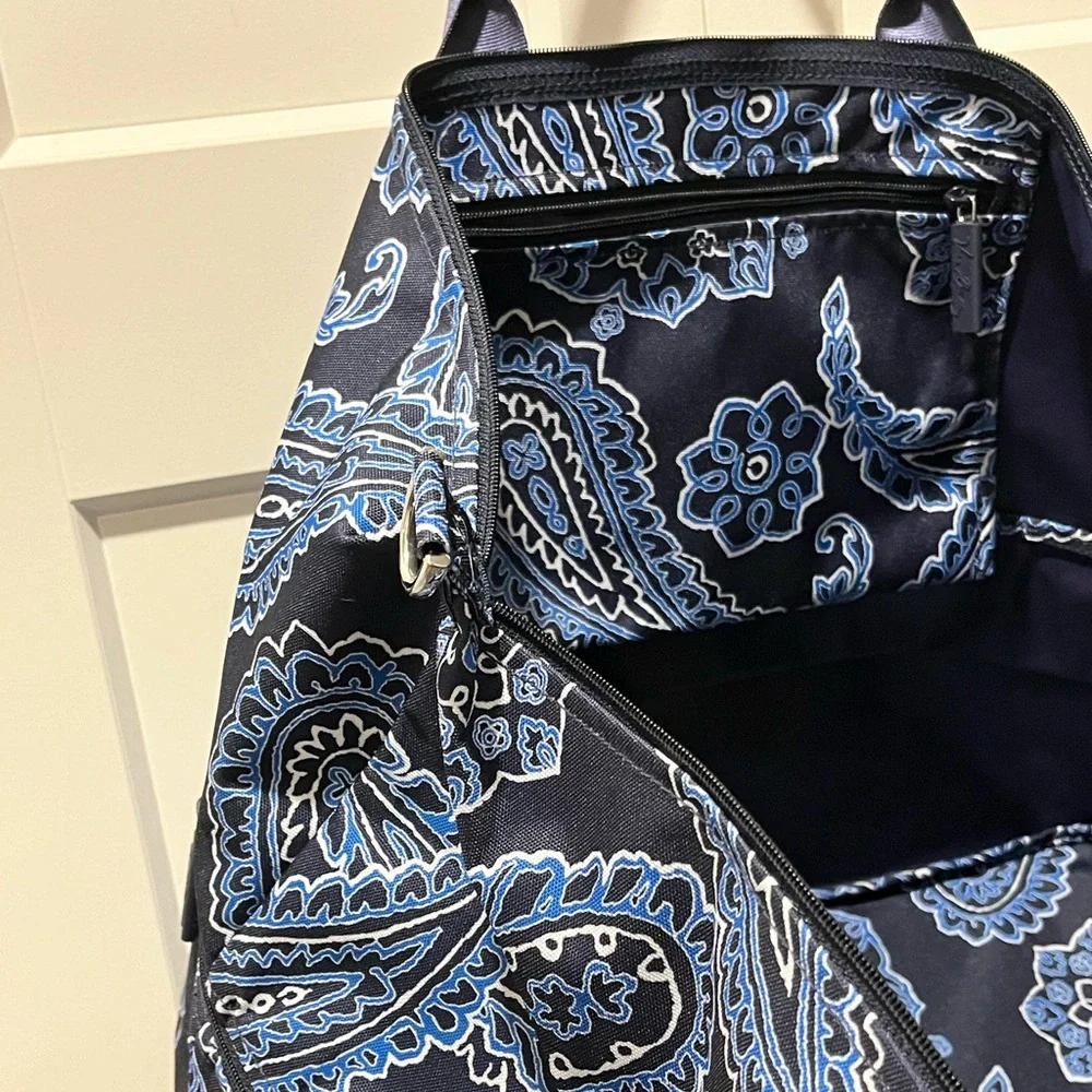 VERA BRADLEY NAVY BLUE PAISLEY DESIGN WEEKEND/TRAVEL EXPANDABLE TOTE